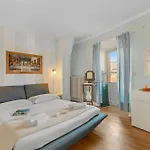 La Lanterna Swimming Pool Retreat - Happy Apartmán