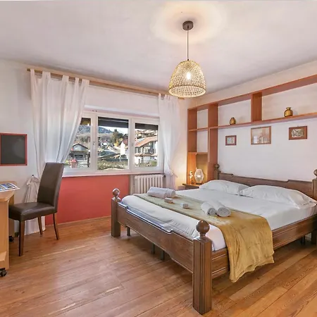 La Lanterna Swimming Pool Retreat - Happy Apartman