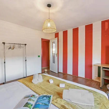 La Lanterna Swimming Pool Retreat - Happy Appartement *