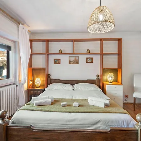 La Lanterna Swimming Pool Retreat - Happy